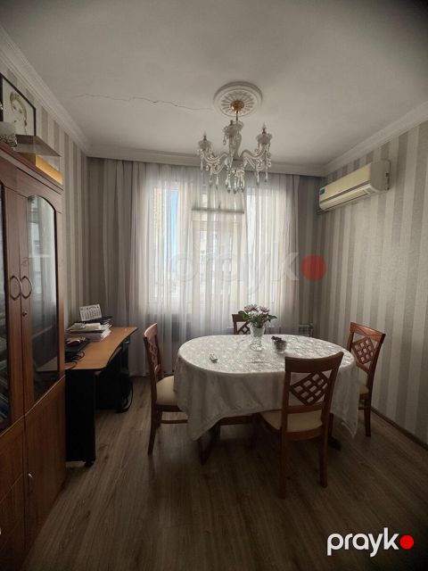 Satılır 2 otaqlı köhnə tikili 60 m² — Bakı