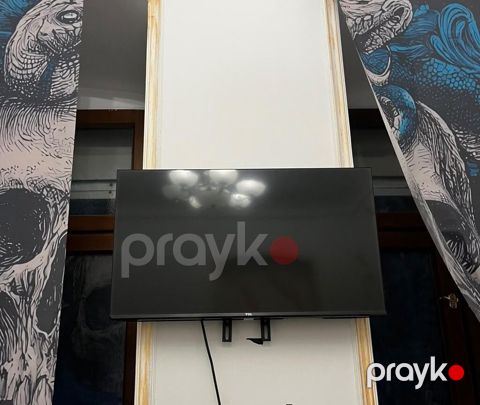 TCL Smart tv 82 ekran Arxasinda kranşteyn hediyye Cox az işlənib.teze — Bakı