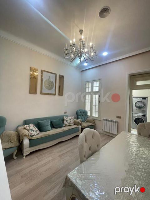 Satılır 4 otaqlı köhnə tikili 90 m² — Bakı