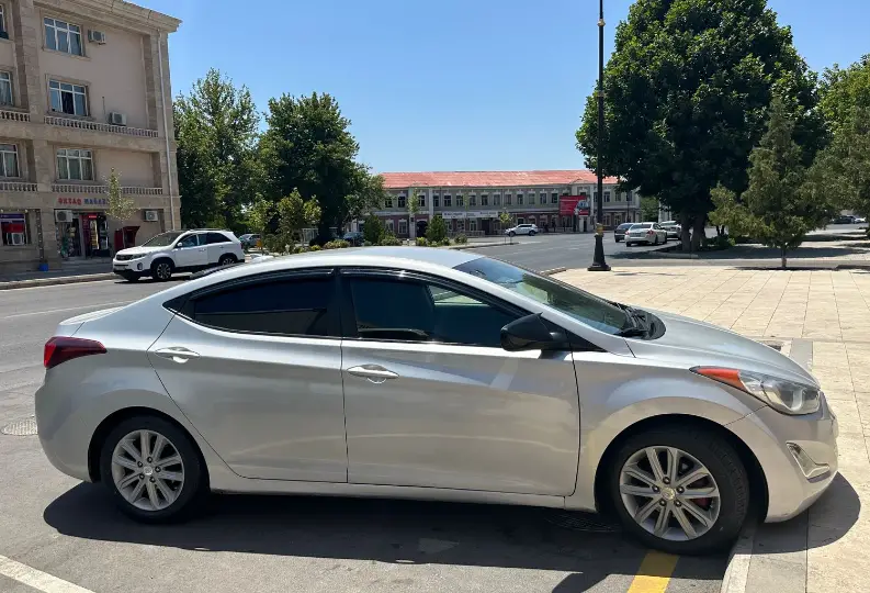Hyundai Elantra 2015 — gündəlik icarə — Passenger Car Rental