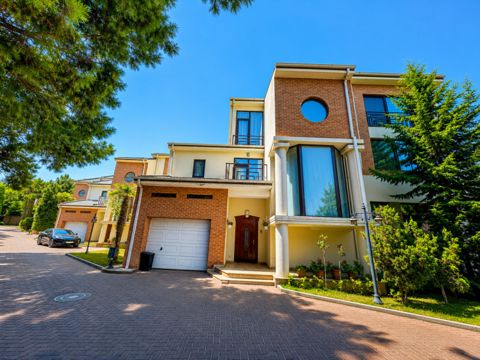 Satılır 5 otaqlı həyət evi/bağ evi 330 m² — Bakı