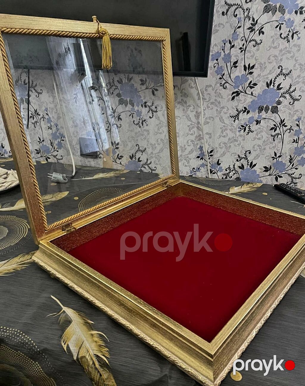 Qızılı çərçivəli vitrin/qutu - Material: Şüşə qapaqlı, dekorativ — Vitrini, Bakı (2)
