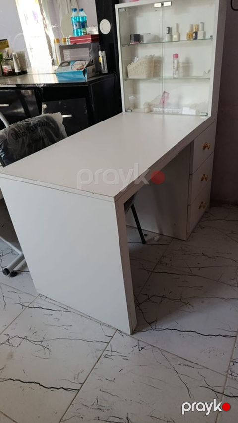 Düz masa, Siyirməli, Polkalı, Sadə laminat — Digah