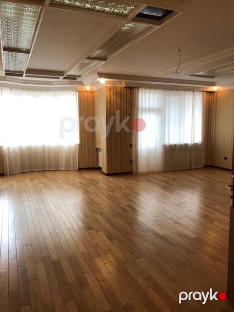 Satılır 5 otaqlı yeni tikili 320 m² — Bakı
