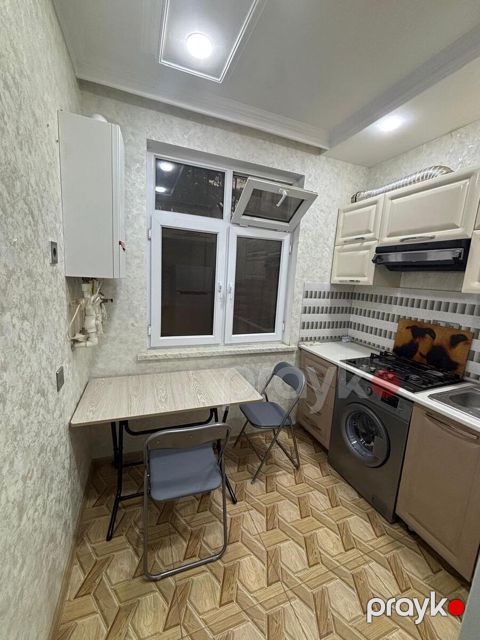 2-otaqlı mənzil kirayə verilir, Memar Əcəmi m., 50 m²