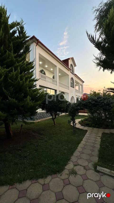 Satılır 8 otaqlı həyət evi/bağ evi 450 m² — Bakı