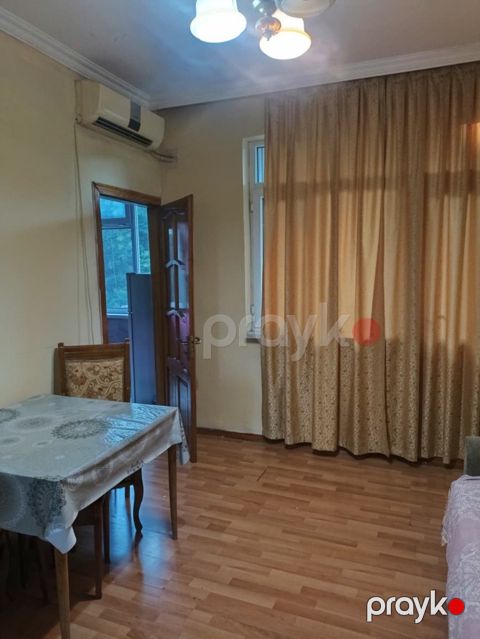 Satılır 2 otaqlı köhnə tikili 50 m²