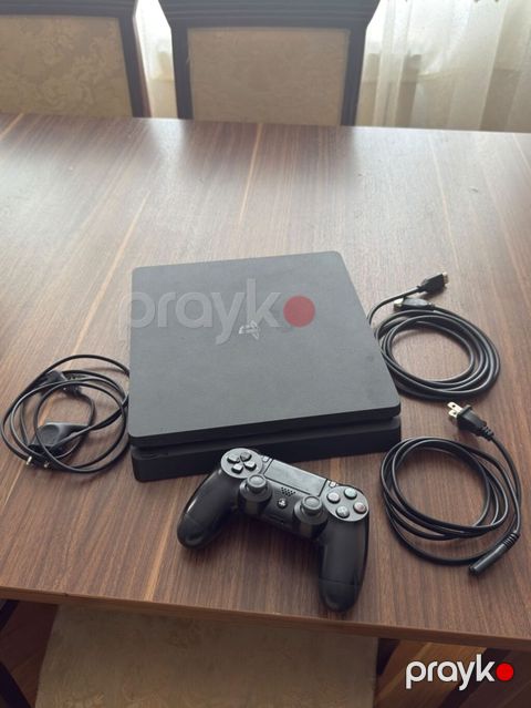PlayStation 4 Slim oyun konsolu paketi Amerikadan bir başa bura gəlib — Bakı