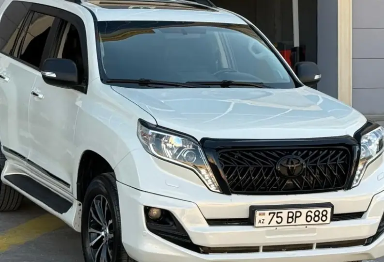 Land Rover Range Rover 2018 — gündəlik icarə — Passenger Car Rental