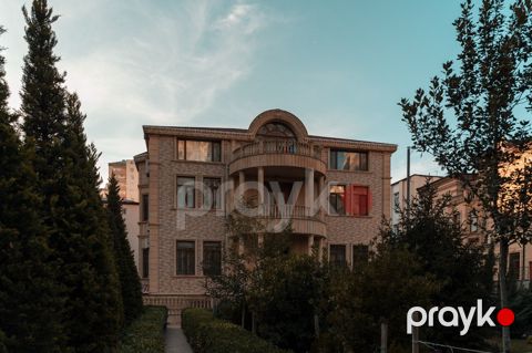 Satılır 8 otaqlı həyət evi/bağ evi 606 m²