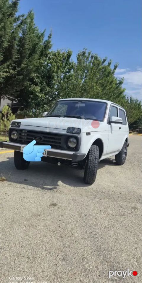 Lada Niva 3 qapılı ofroad SUV - Kuzov: 3 qapılı, ağ rəng, yüksək — Bakı