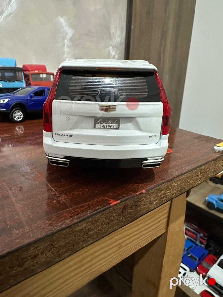 Cadillac Escalade 1 24 mofeli — Kolleksiyalar, Bakı (2)
