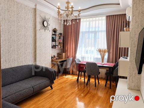 Satılır 2 otaqlı köhnə tikili 65 m² — Bakı