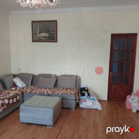 Bakıxanov qəs. 4 otaqlı, 200 kv. m, Orta təmir — Bakı