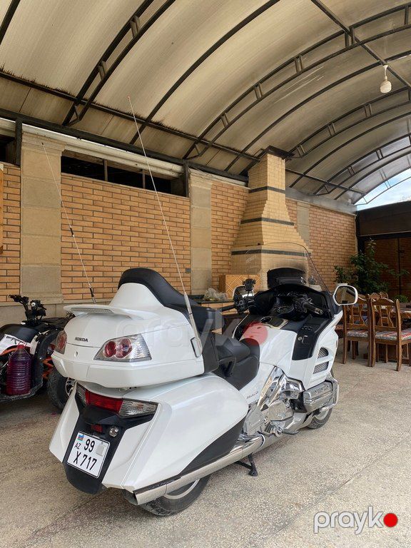 Honda Gold Wing GL 1800, 1800 sm3, 2016 il, 15 500 km — Motosikletlər, Bakı (3)