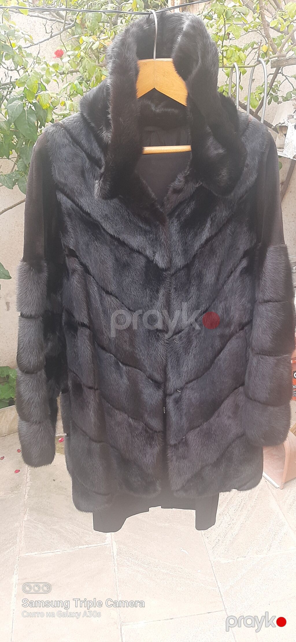 Qadın kürkü – qara rəng, kapüşonlu - Model: uzun siluetli, düz kəsim — Şubə, Mehdiabad (4)