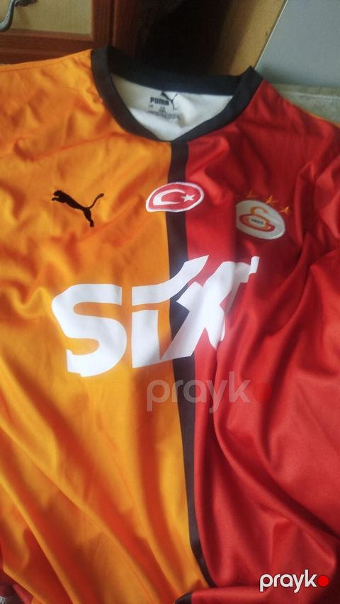 Məhsul: Futbol azarkeşləri üçün geyim dəsti Təsvir: - Qalatasaray — Bakı
