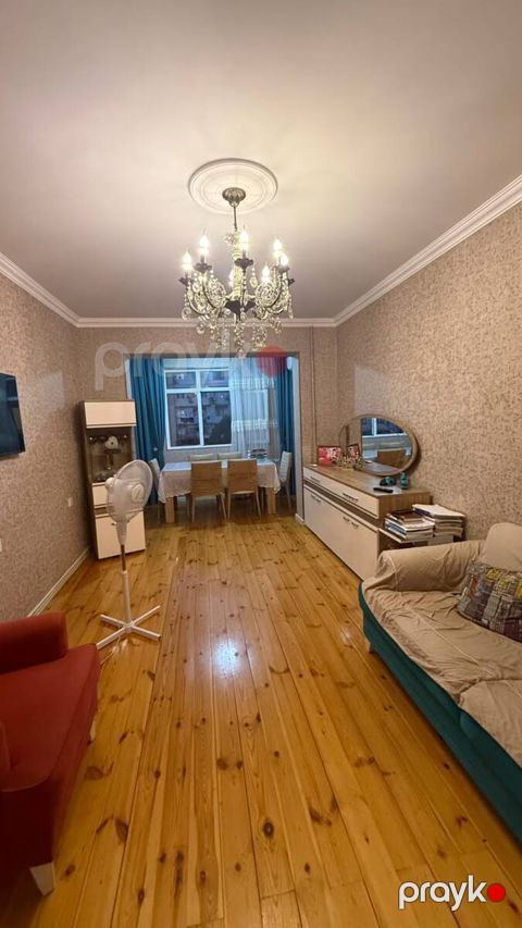 Satılır 4 otaqlı köhnə tikili 110 m² — Bakı