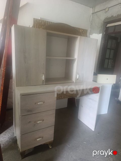 Düz masa, Stulsuz, Polkalı, Siyirməli, Sadə laminat — Digah