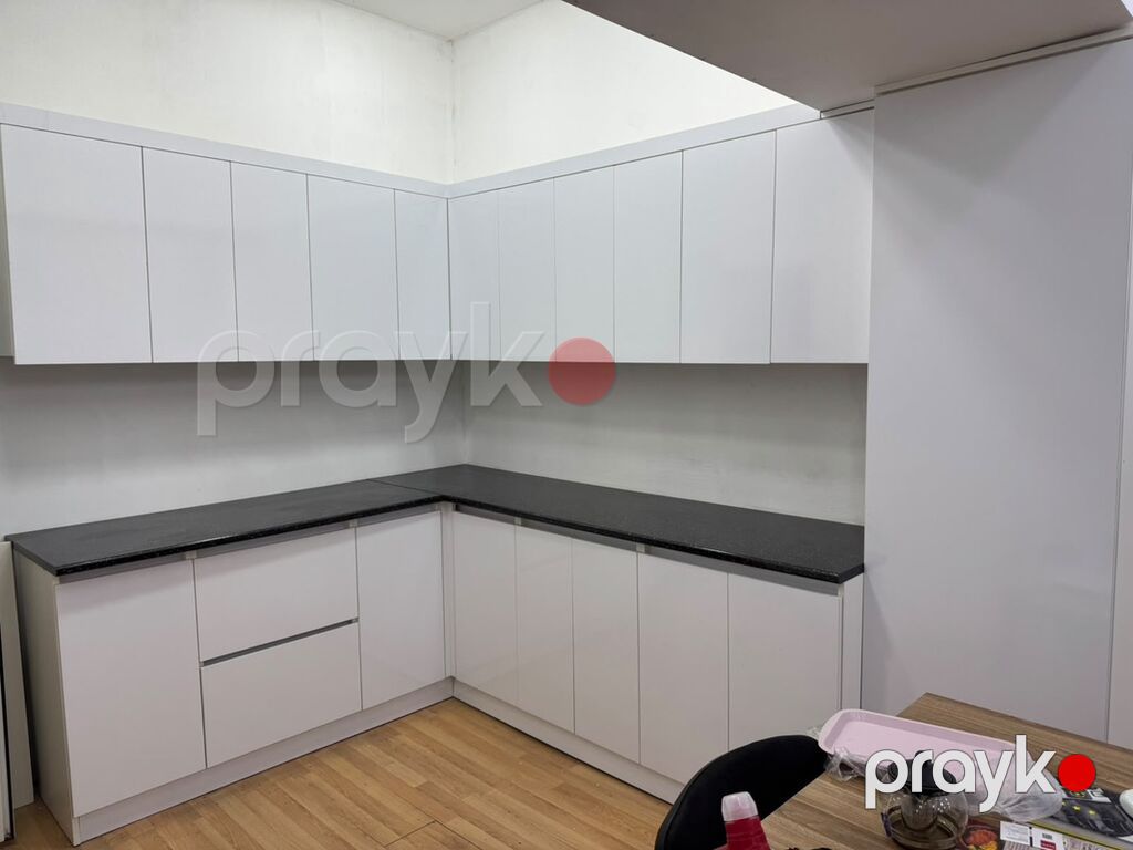 Ağ rəngli L formalı mətbəx mebeli dəsti Uzunlugu 5 metr kunc kuxna — Mətbəx mobilyası, Bakı (3)
