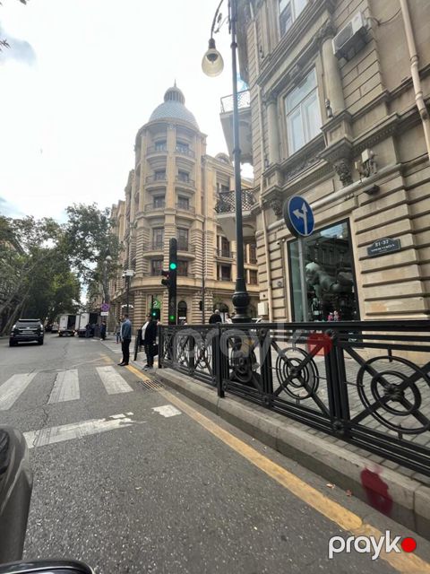 Satılır obyekt 60 m² — Bakı
