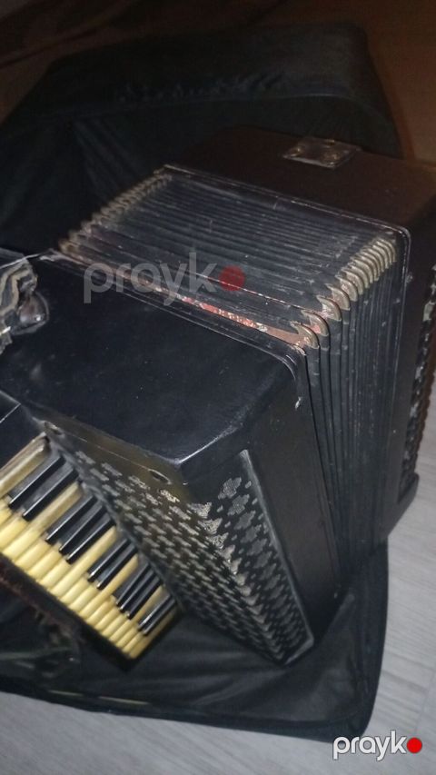Məhsul: Klaviaturalı akkordeon Təsvir: - Korpus: qara rəngli, metal — Xaçmaz