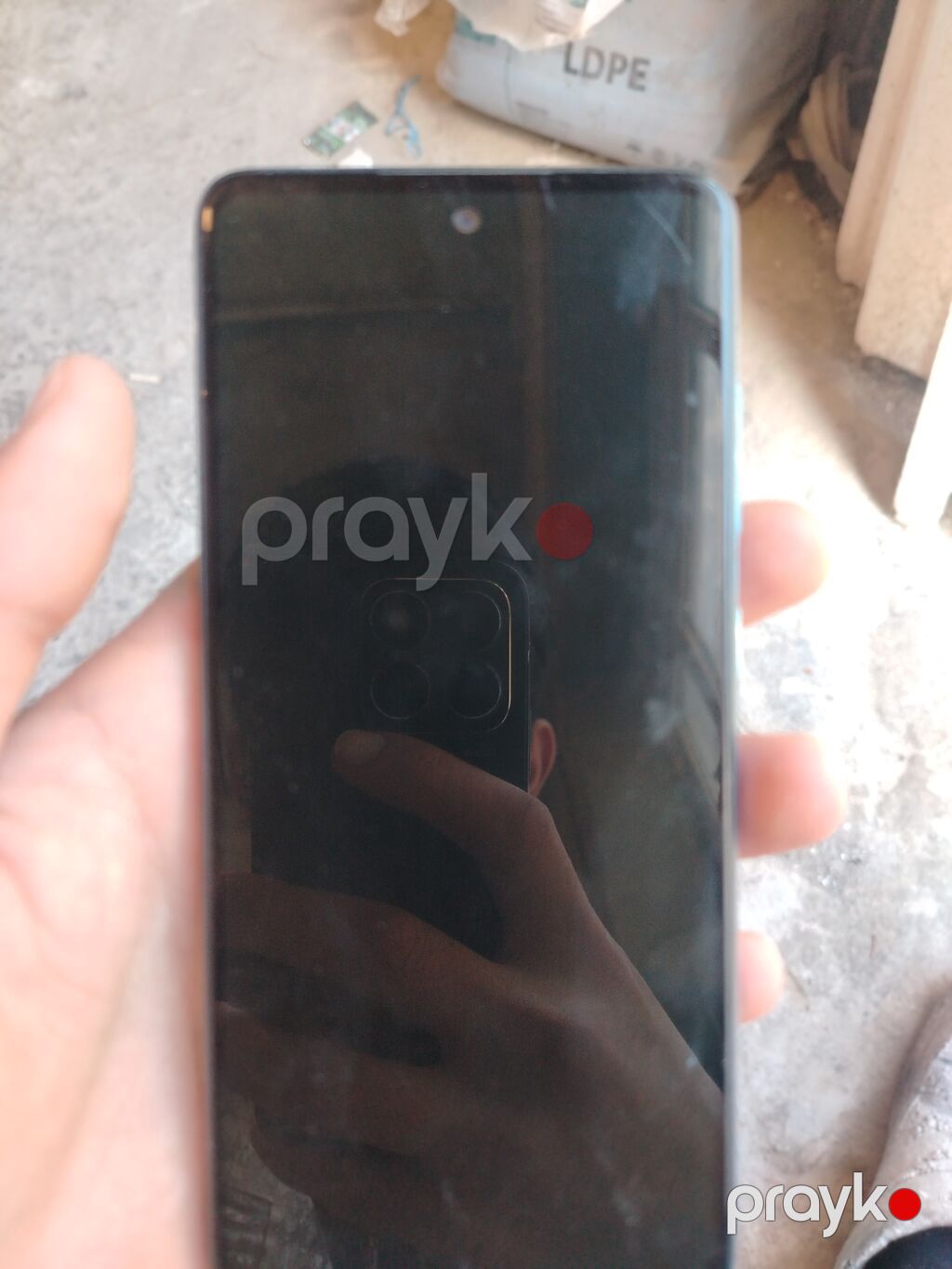 Mavi rəngli smartfon - Yan hissədə fiziki səs tənzimləmə düymələri və — Digər smartfonlar, Saray (3)