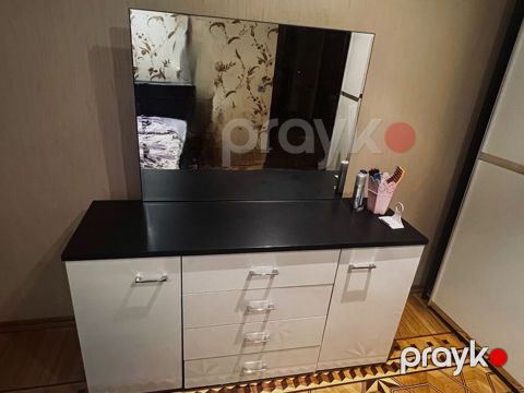 Hər iki mebel dəst olaraq satılır. Güzgülü və açılıb bağlanan — Bakı