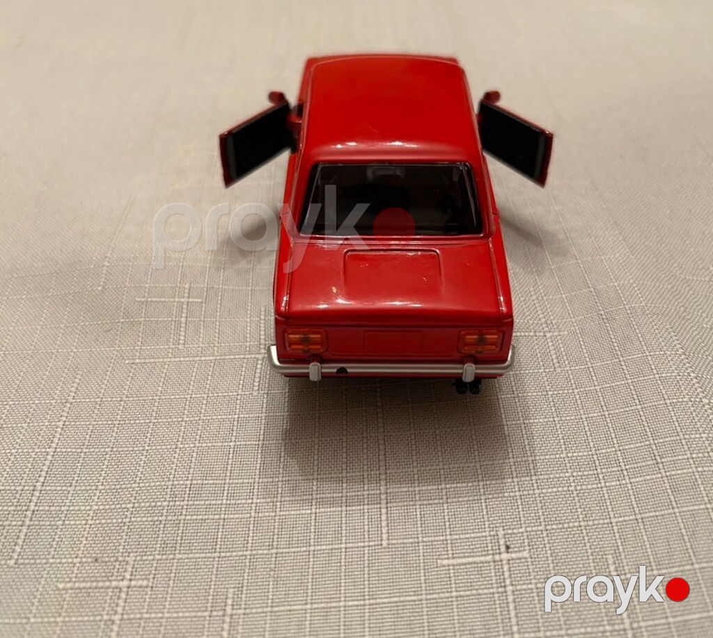 Kolleksiya üçün metal model avtomobil - Klassik sedan dizaynlı — Modellar, Bakı (4)