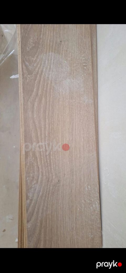 Nigar Laminat satlır 6 man kv əla vəzyətdə 65 kv satlır