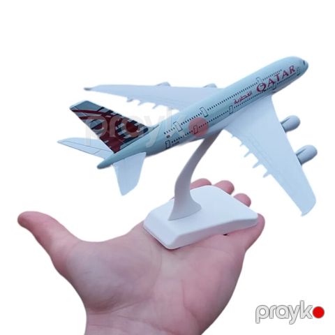 Aircraft ModelModel -Qatar Airbus A" təyyarə modeli — Bakı