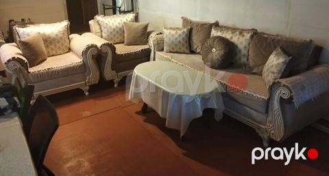 Divan desti satilir üzerinin edyali ile birlikde 200m Ünvan — Bakı