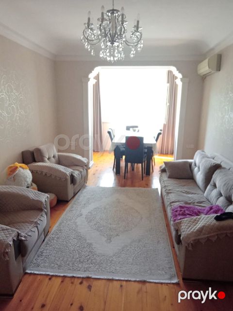 Satılır 3 otaqlı köhnə tikili 75 m² — Bakı
