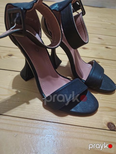 Qadın yüksək dabanlı sandal - Rəng: qara - Model: açıq burunlu, bir — Bakı