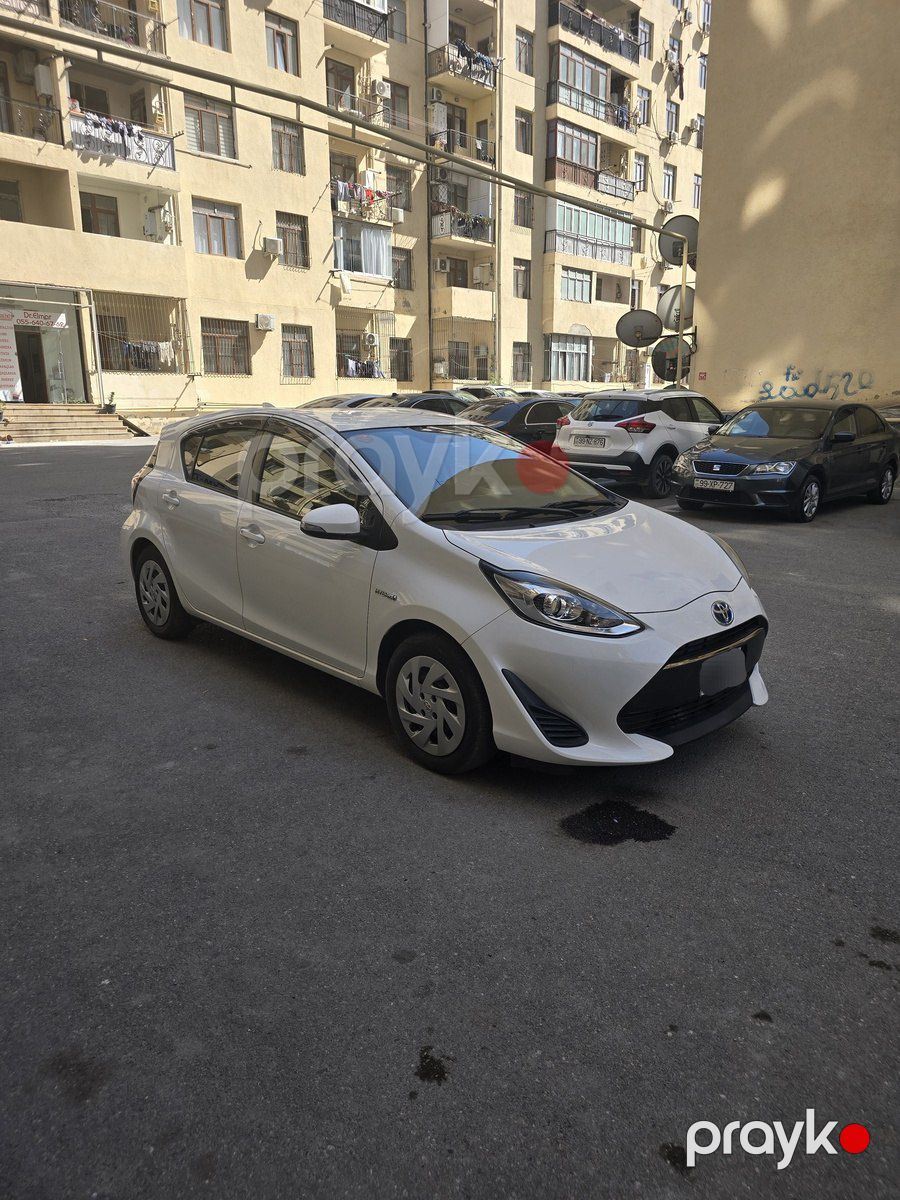 Toyota Aqua, 2017 il icarəsi — Avtomobil icarəsi, Bakı (4)