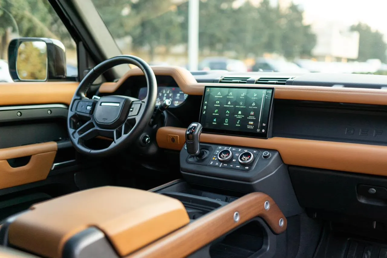 Land Rover Defender 2024 — gündəlik icarə — Minik avtomobili icarəsi, Bakı (6)