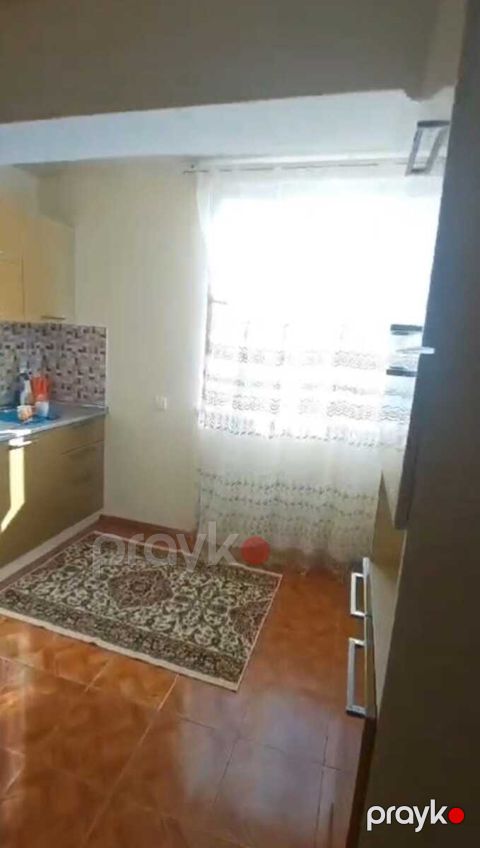 İcarəyə verilir 4 otaqlı köhnə tikili 90 m² — Bakı