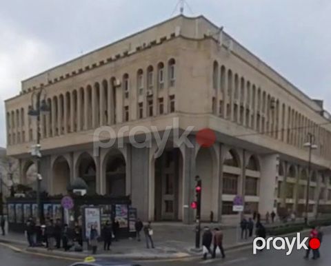 Elimlər metrosun çıxışı 4/3 mertebesi 3 otaqli təmirli və esyalarla — Bakı