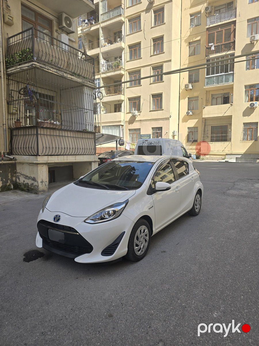 Toyota Aqua, 2017 il icarəsi — Avtomobil icarəsi, Bakı (2)