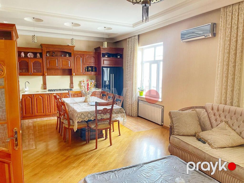 Satılır – 3 mərtəbəli fərdi yaşayış evi - Ümumi sahə: geniş həyətli — Ev, villa, Bakı (4)