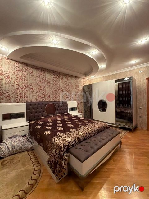 Satılır 3 otaqlı köhnə tikili 170 m² — Bakı