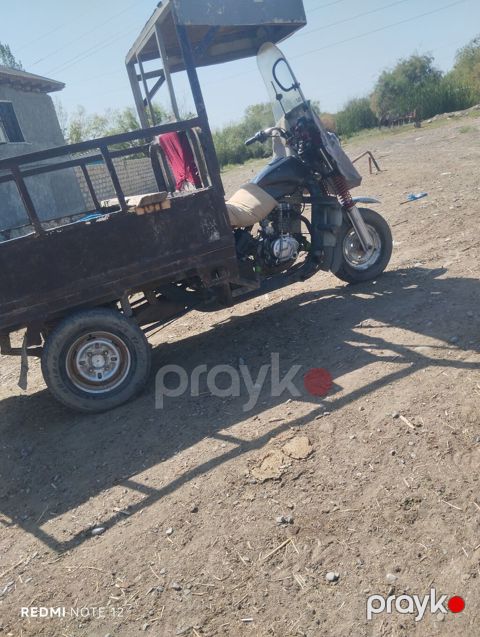 Yükdaşıma üçtəkərli motosiklet (tricycle) - Ön hissə motosiklet, arxa — Kürdəmir