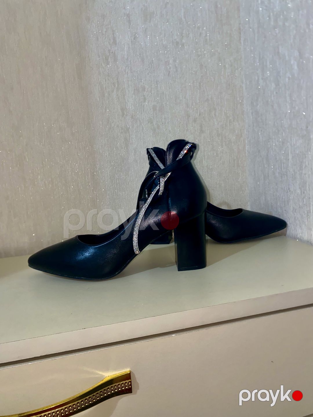 Qara çəkmə, blok kəndi tərz, zəncir bəzəyi — Çəkmə, Bakı (3)