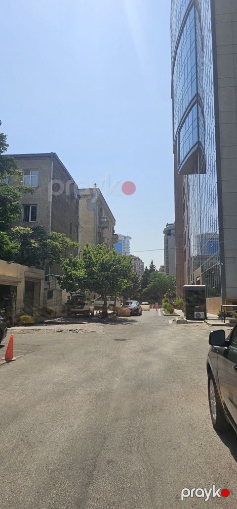 Satılır 4 otaqlı köhnə tikili 96 m² — Bakı
