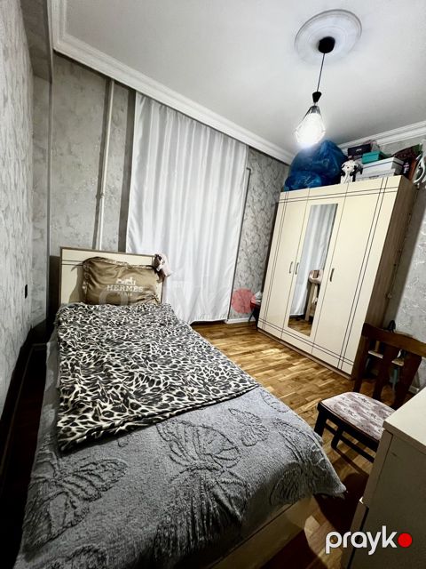 İcarəyə verilir 5 otaqlı köhnə tikili 1 m² — Bakı
