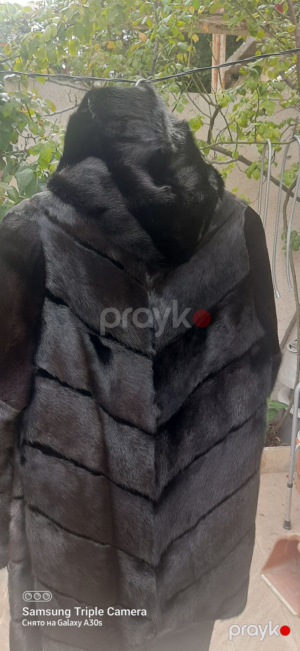 Qadın kürkü – qara rəng, kapüşonlu - Model: uzun siluetli, düz kəsim — Şubə, Mehdiabad (3)