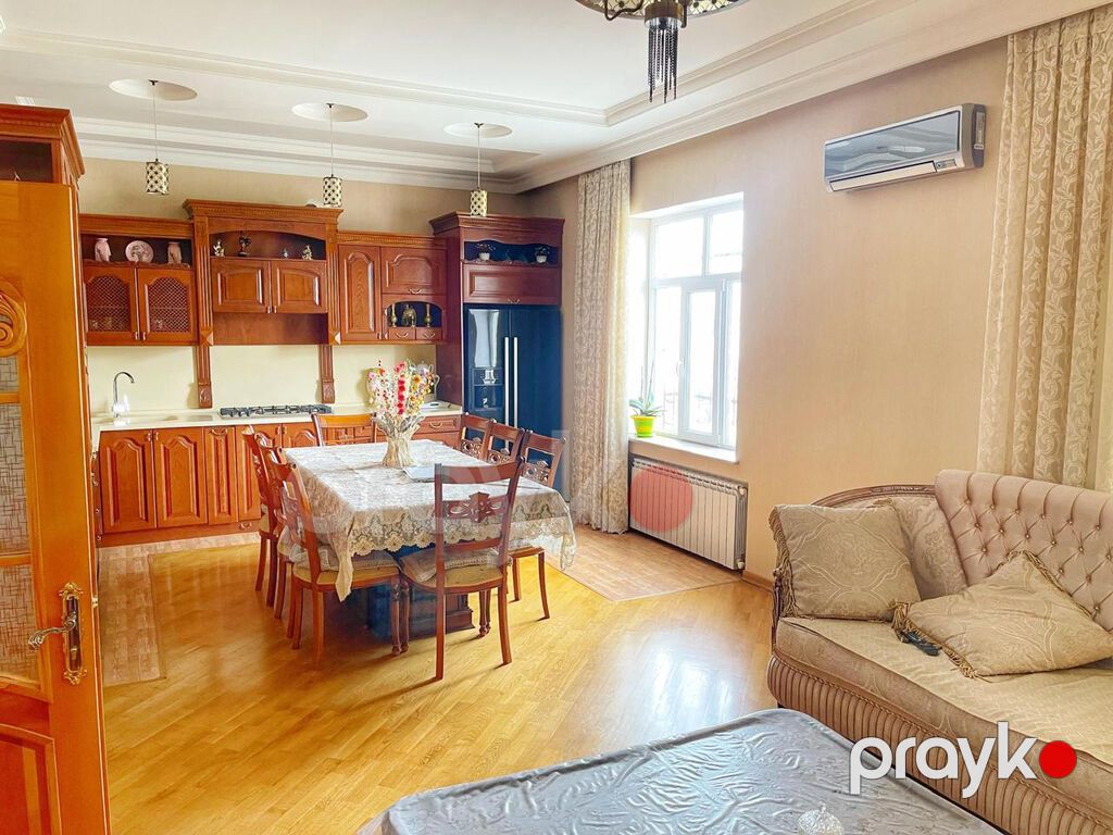 Satılır – 3 mərtəbəli fərdi yaşayış evi - Ümumi sahə: geniş həyətli — Ev, villa, Bakı (4)
