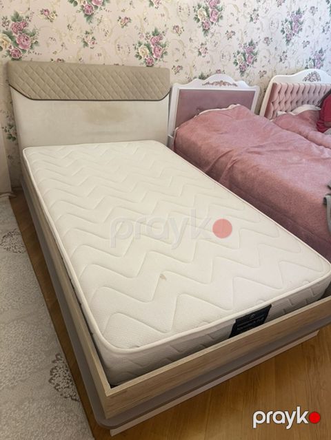 Tək nəfərlik çarpayı və döşək dəsti - Ölçü: təxmini 90x200 sm tək — Bakı