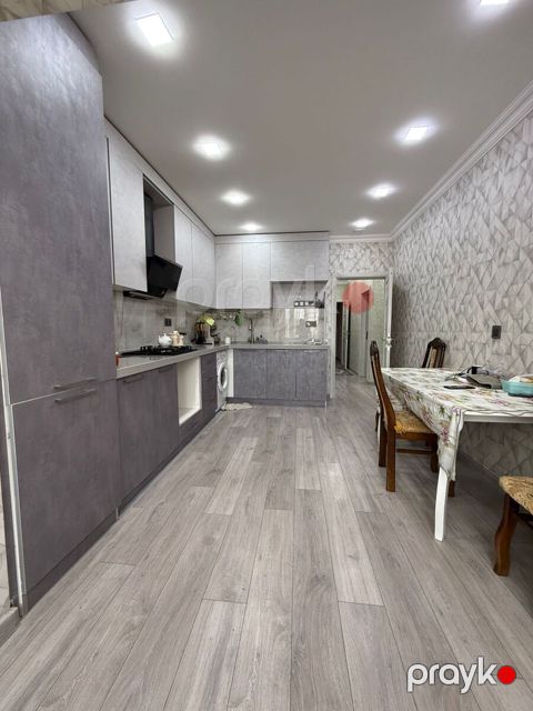 Satılır 5 otaqlı köhnə tikili 120 m² — Bakı