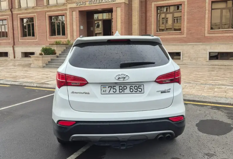 Hyundai Santafe 2015 — gündəlik icarə — Passenger Car Rental